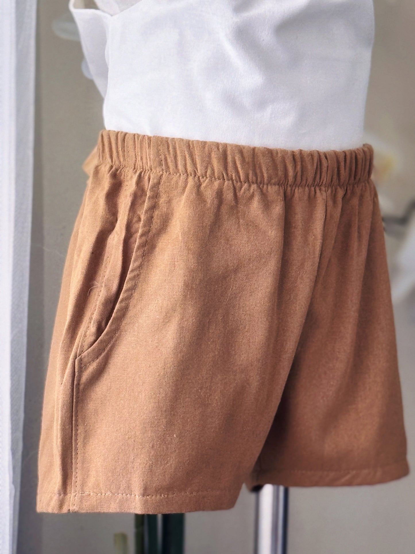 Ericka Linen Shorts in Mocha