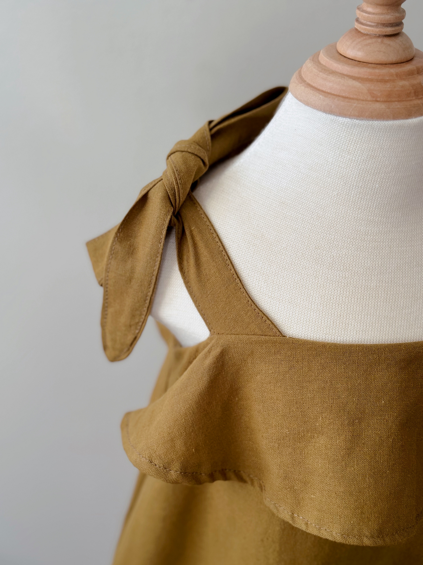 Nathalie Linen Top in Olive Green