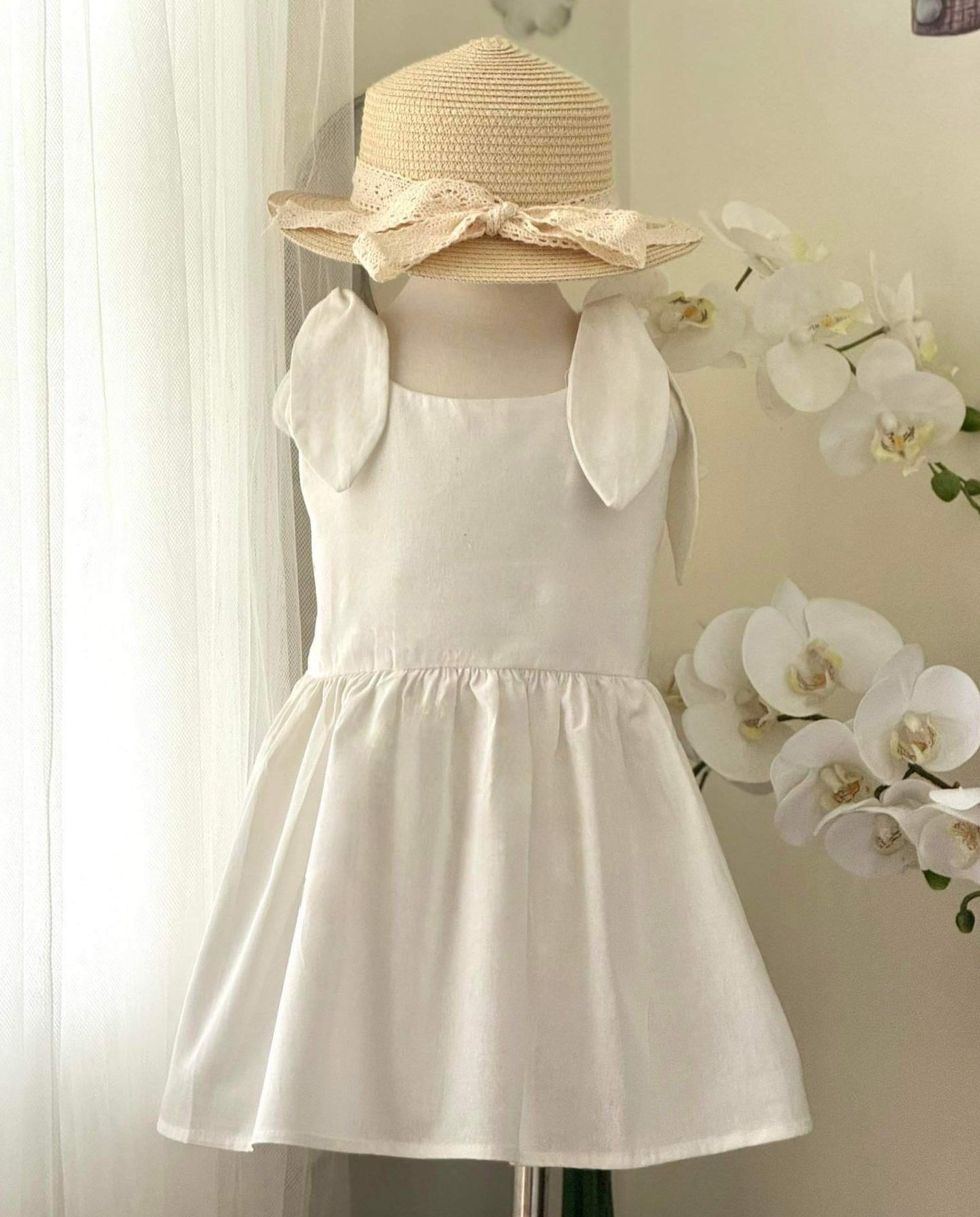 Elisa Dress in white