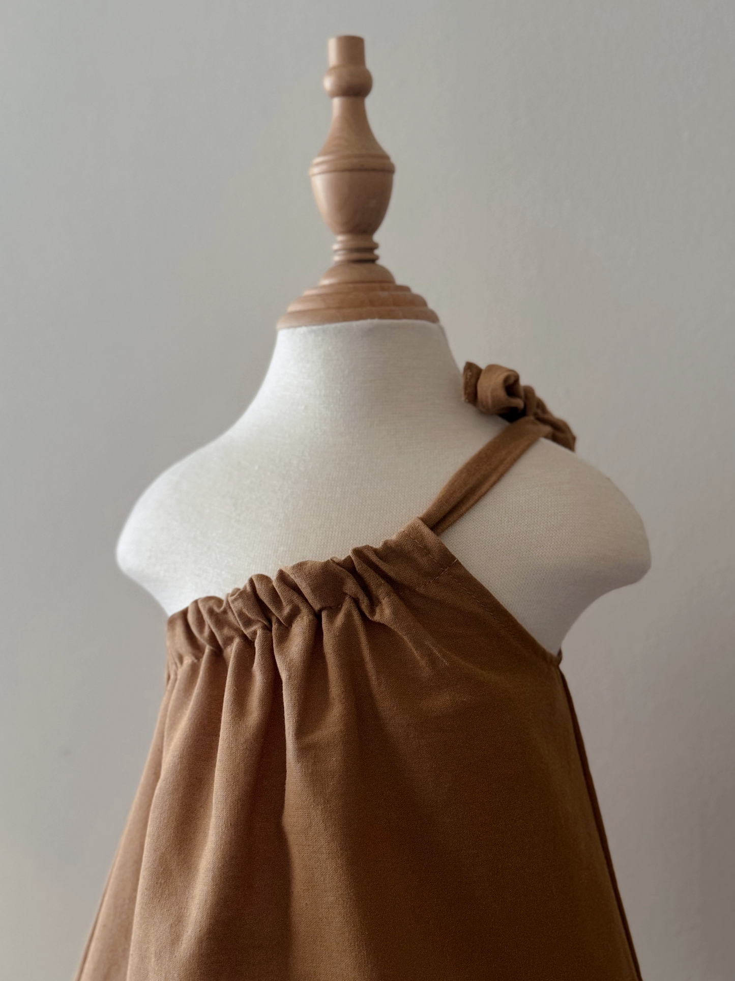 Amelia Linen Top in Mocha