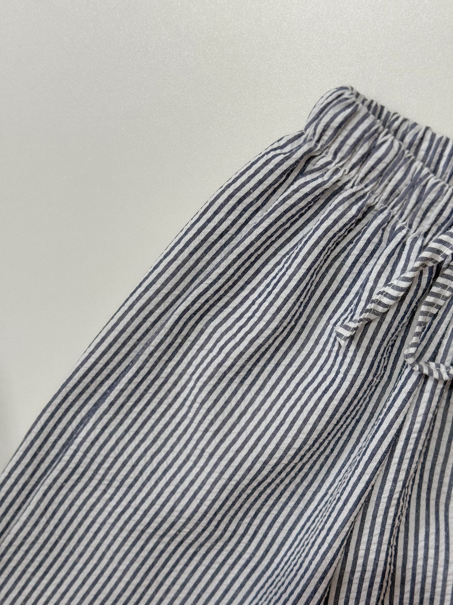 Taylor Seer Sucker Pants in Grey